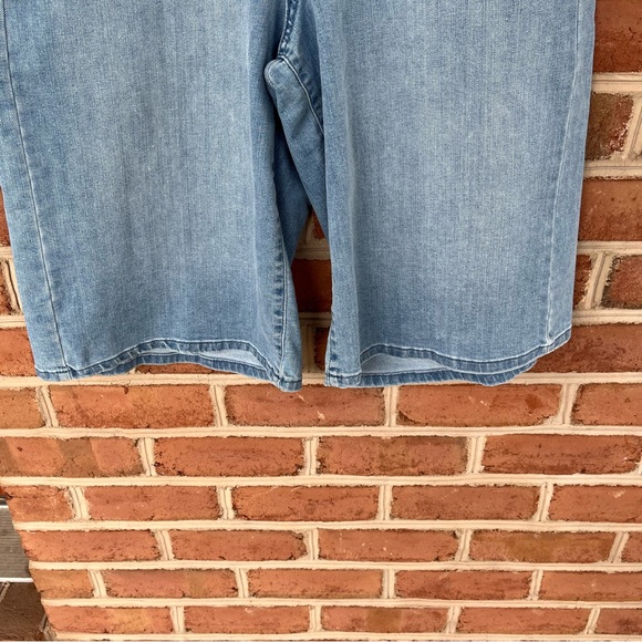 Liz Claiborne size 10 wide leg shorts/Culottes - Picture 5 of 9